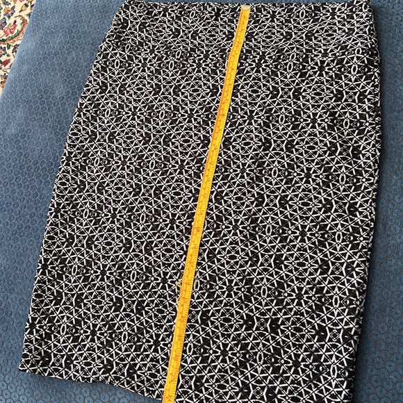 LuLaRoe Cassie skirt basic black and white graphic design. - Picture 6 of 8